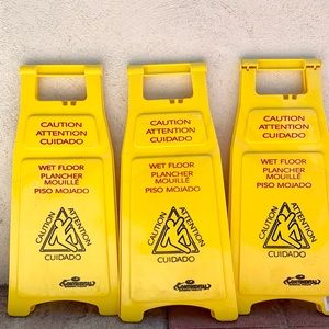 Signs “Wet Floor” - Bundle of 3